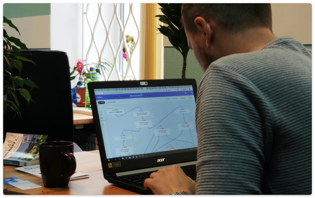 Snov.io Customer Success Manager Maksym launching a follow-up drip campaign for conference leads