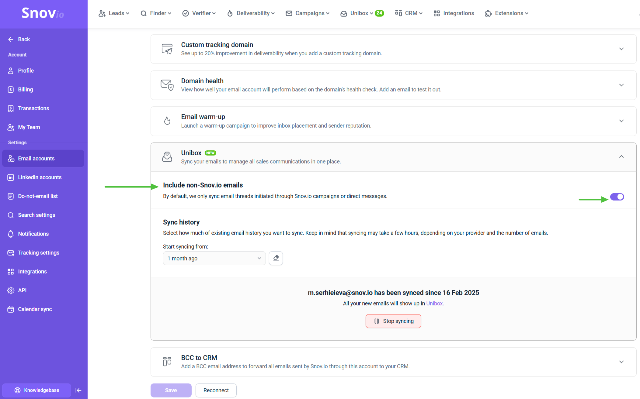Tela de configurações da Snov.io mostrando a opção "Incluir e-mails não enviados pela Snov.io" ativada nas configurações da Unibox. A interface destaca a alternância ativada com um botão roxo e a descrição de que, por padrão, apenas mensagens enviadas via campanhas ou mensagens diretas são sincronizadas.
